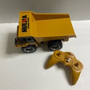 Huina Yellow Remote Control Dump Truck Toy (no battery pack)